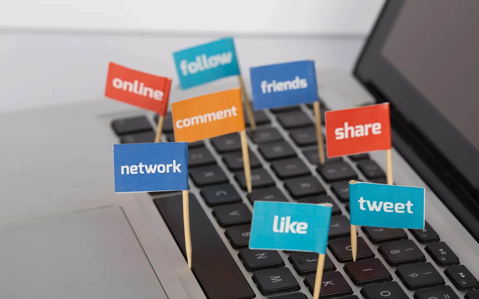 Social Media a strona internetowa - Jak skutecznie połączyć oba kanały dla rozwoju iznesu